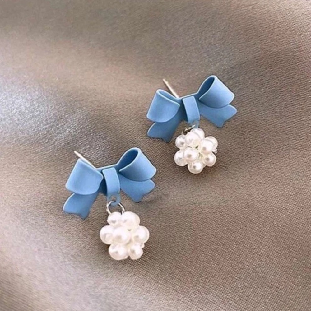 NIB 1 pair elegant metal pearly blue bow earrings